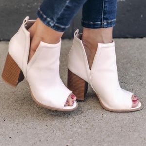 NWOT white booties